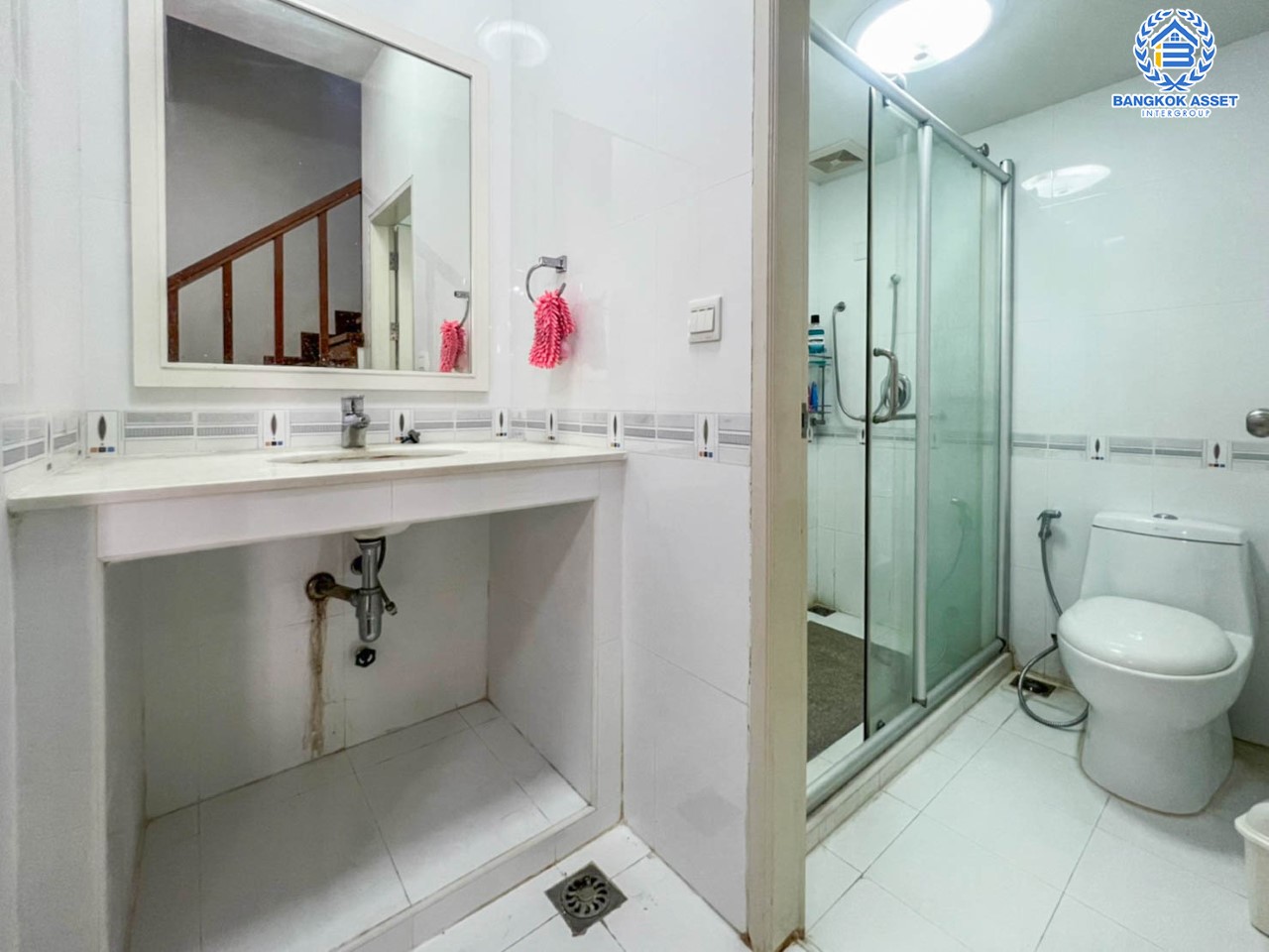 *****ทาวน์เฮ้าส์มือสองย่านนนทบุรี ม.เอดรีม ราชพฤกษ์-ตลิ่งชัน บนเนื้อที่ 21 ตร.ว. ฟังก์ชันจัดเต็ม 3 ห้องนอน 2 ห้องน้ำ 1 ที่จอดรถ รายล้อมด้วยสิ่งอำนวยความสะดวกมากมาย เป็นส่วนตัวใกล้ทางด่วนศรีรัช และรถไฟฟ้าสายสีแดง สถานี"ตลิ่งชัน"